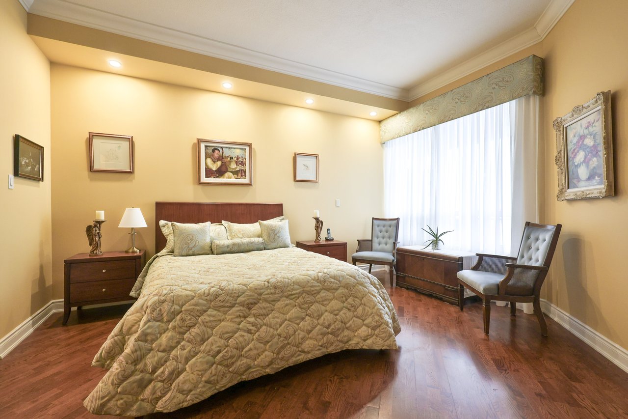 801-2511 Lakeshore Rd W, Oakville