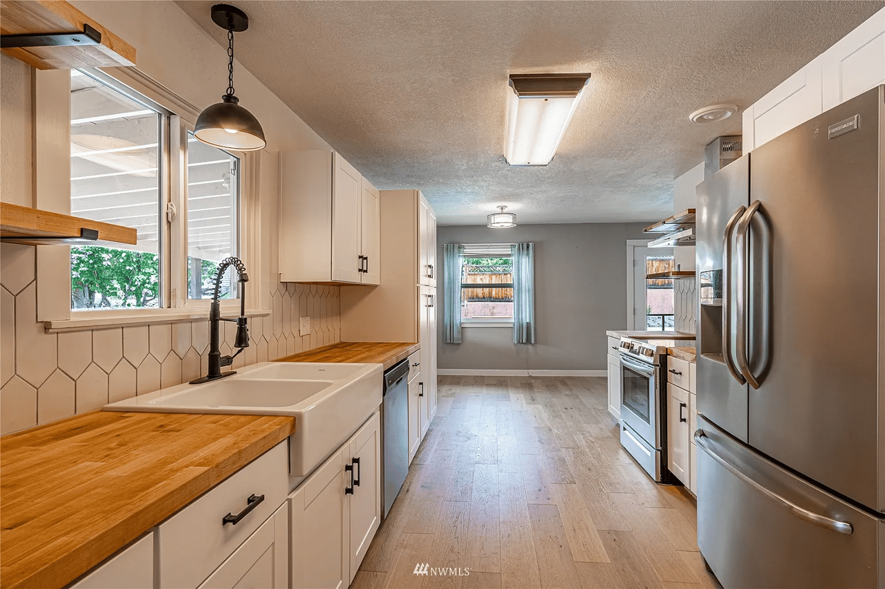 420 E Eli Avenue