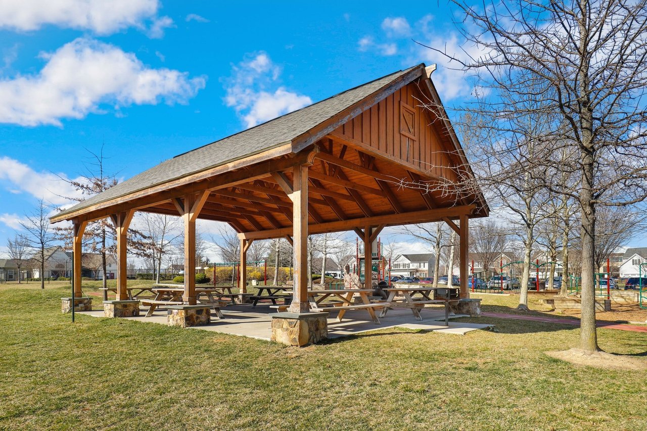 492 Parkland Dr