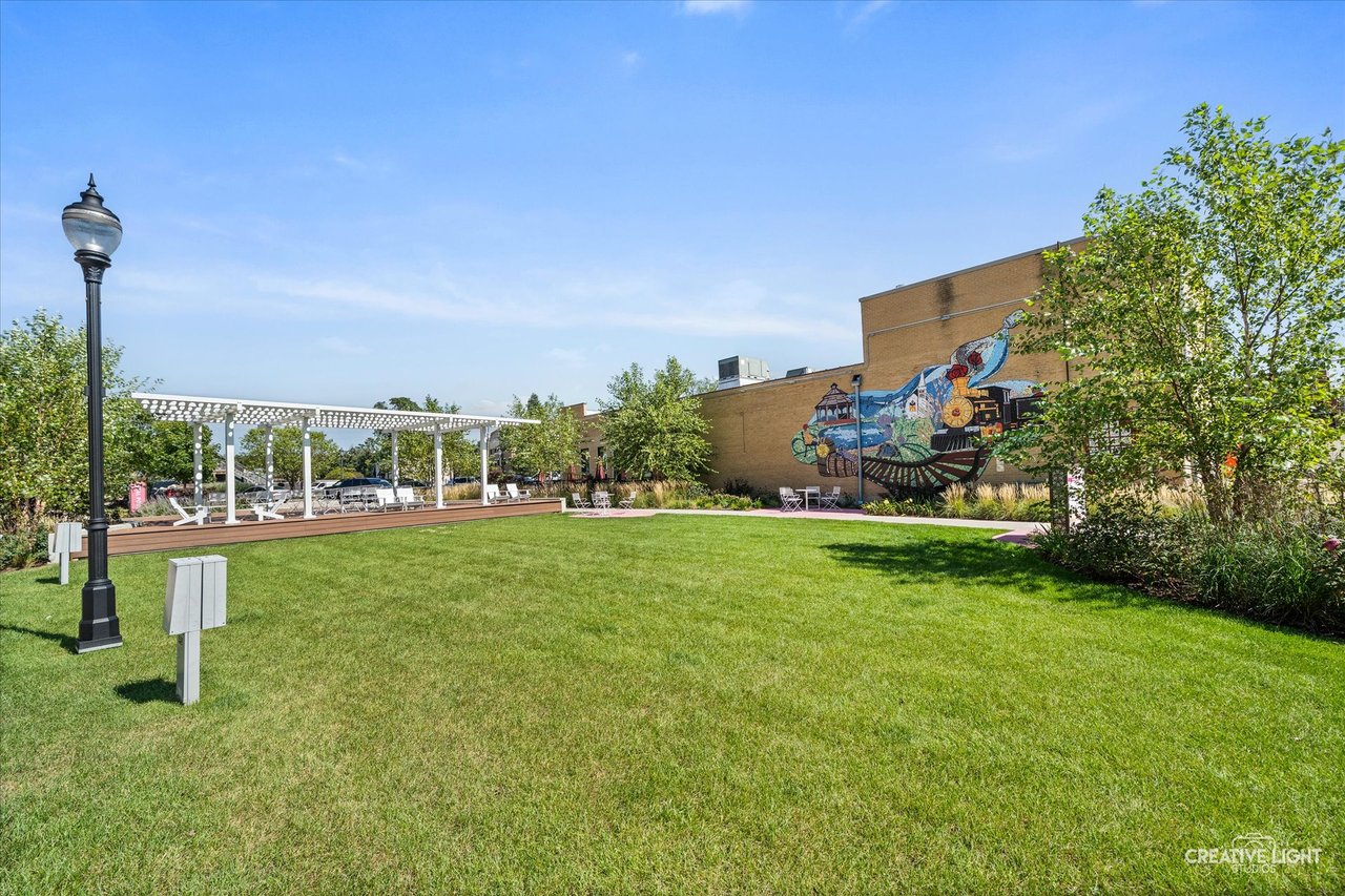 Inside an All-Brick Ranch Near Kemmerling Park in Roselle, IL