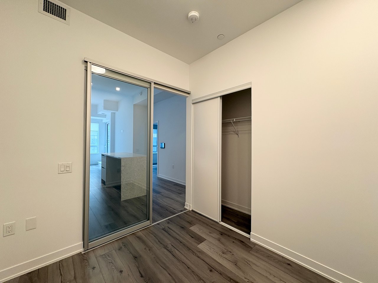 395 Dundas Street W Unit: 223