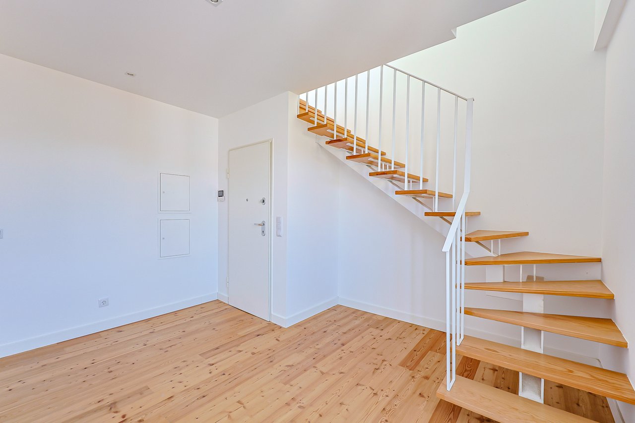 3-BDR Duplex with Sea View, Balcony & Private Lift in Monte Estoril