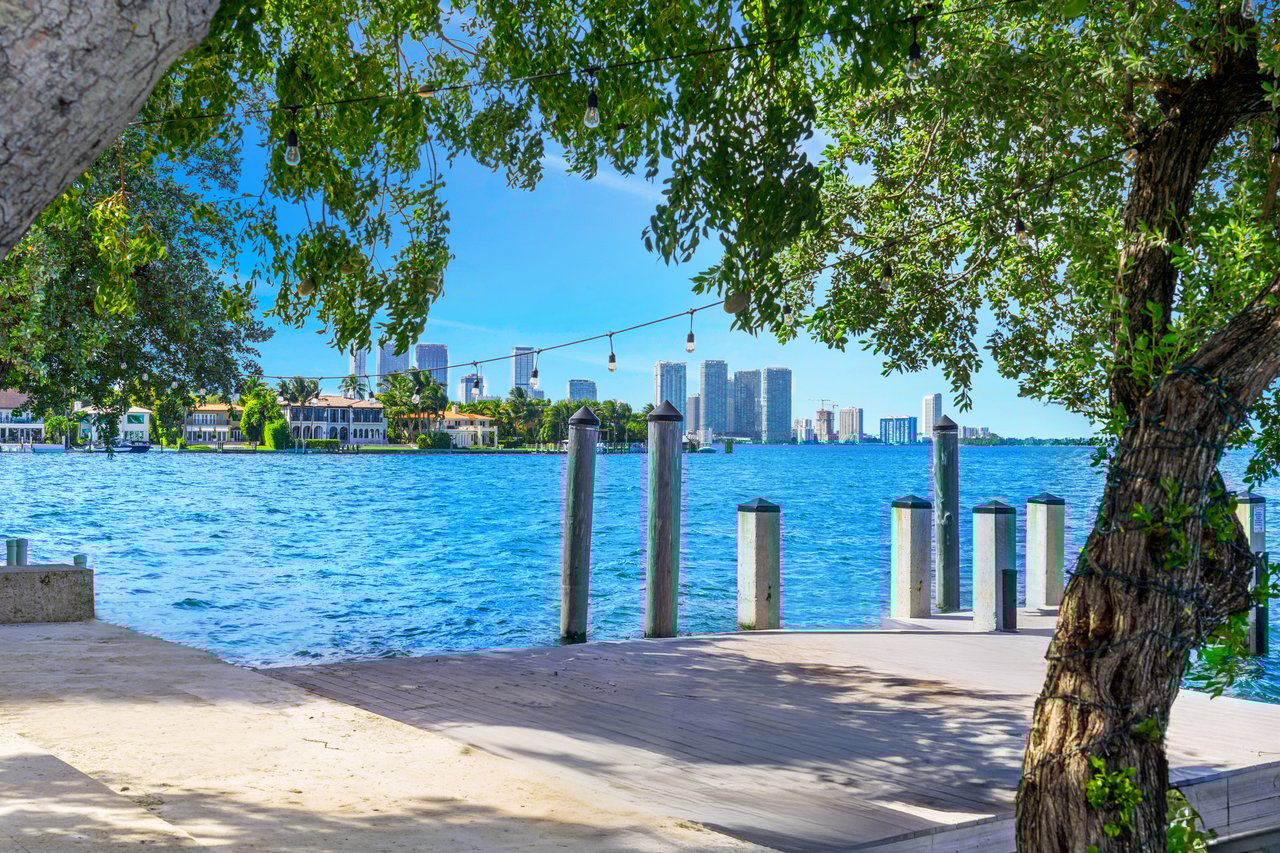 444 W Rivo Alto Drive