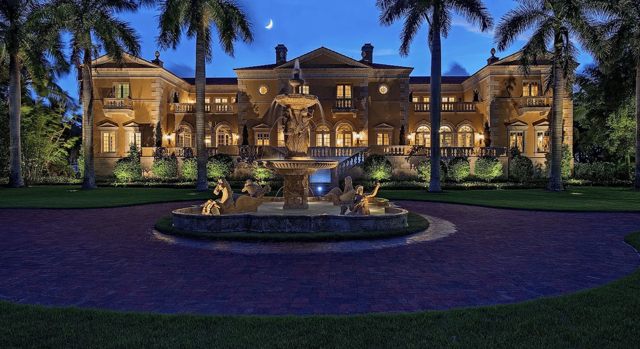 Port Royal: Naples’ Most Expensive Neighborhood