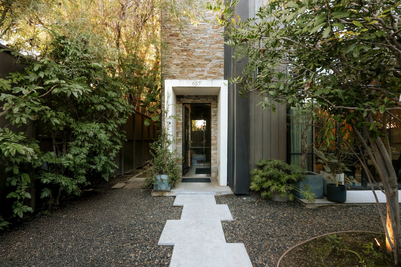 657 Milwood Ave, Venice 