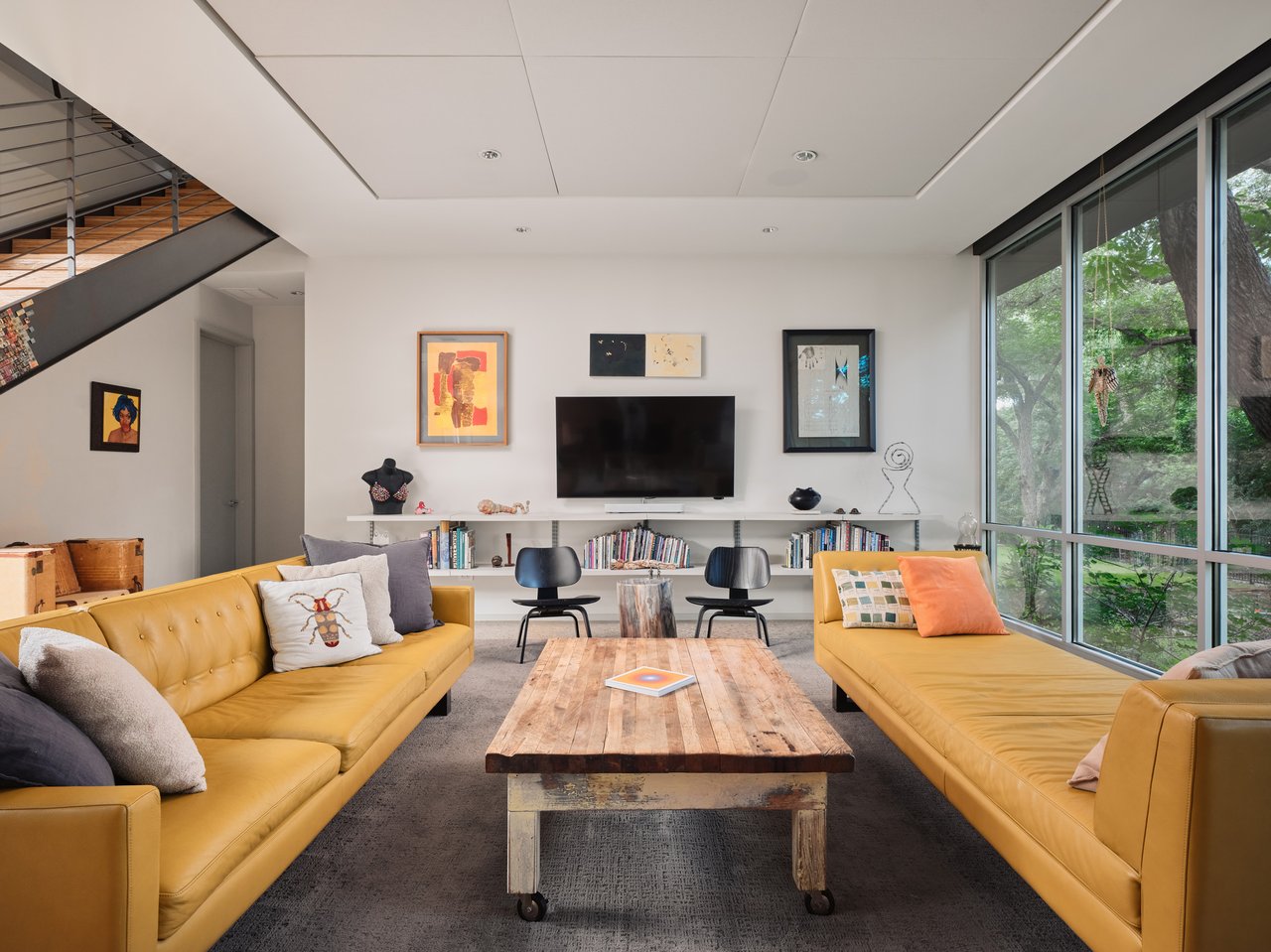 419 W Johanna St