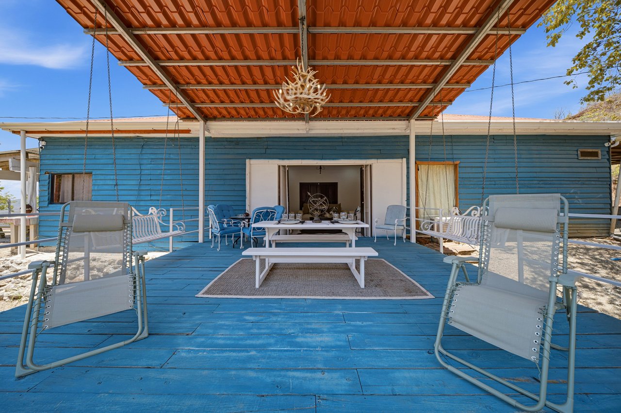 Finca Las Ventanas | Expansive Mountain View Estate Near Potrero