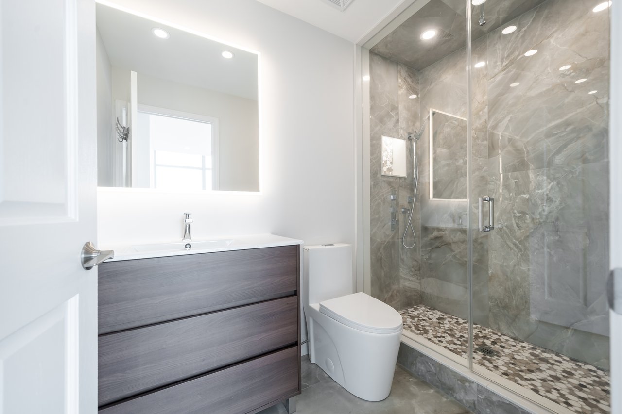 5508 Yonge St PH02