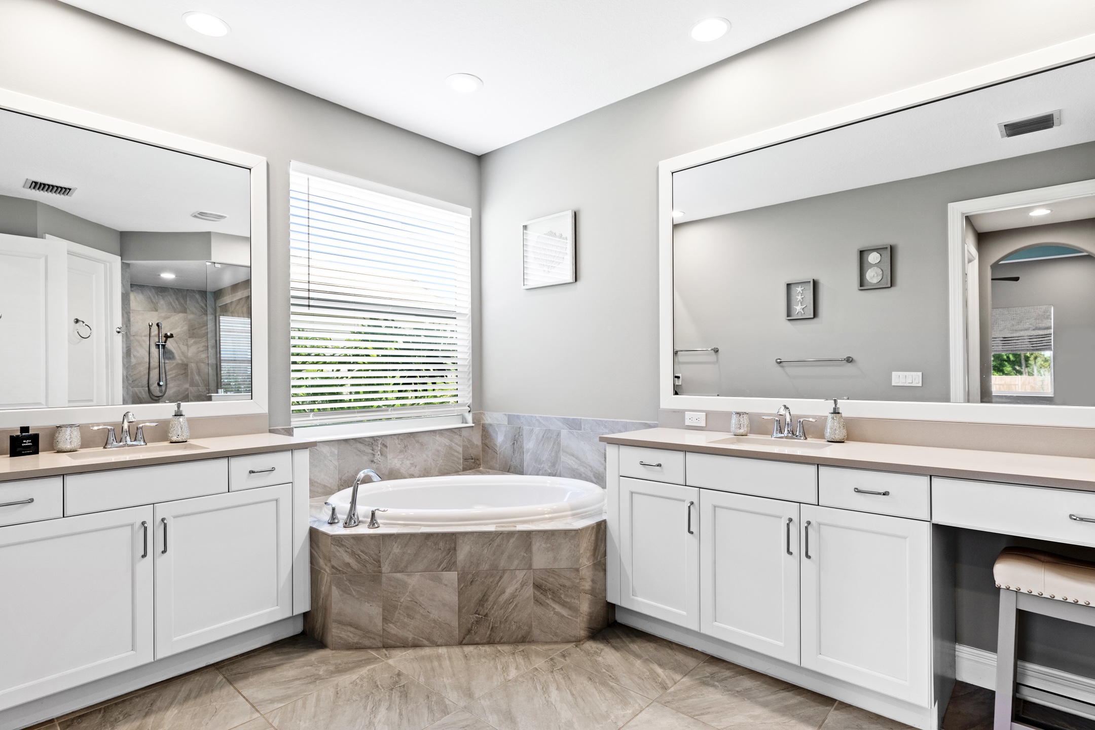 4777 Four Lakes Circle SW