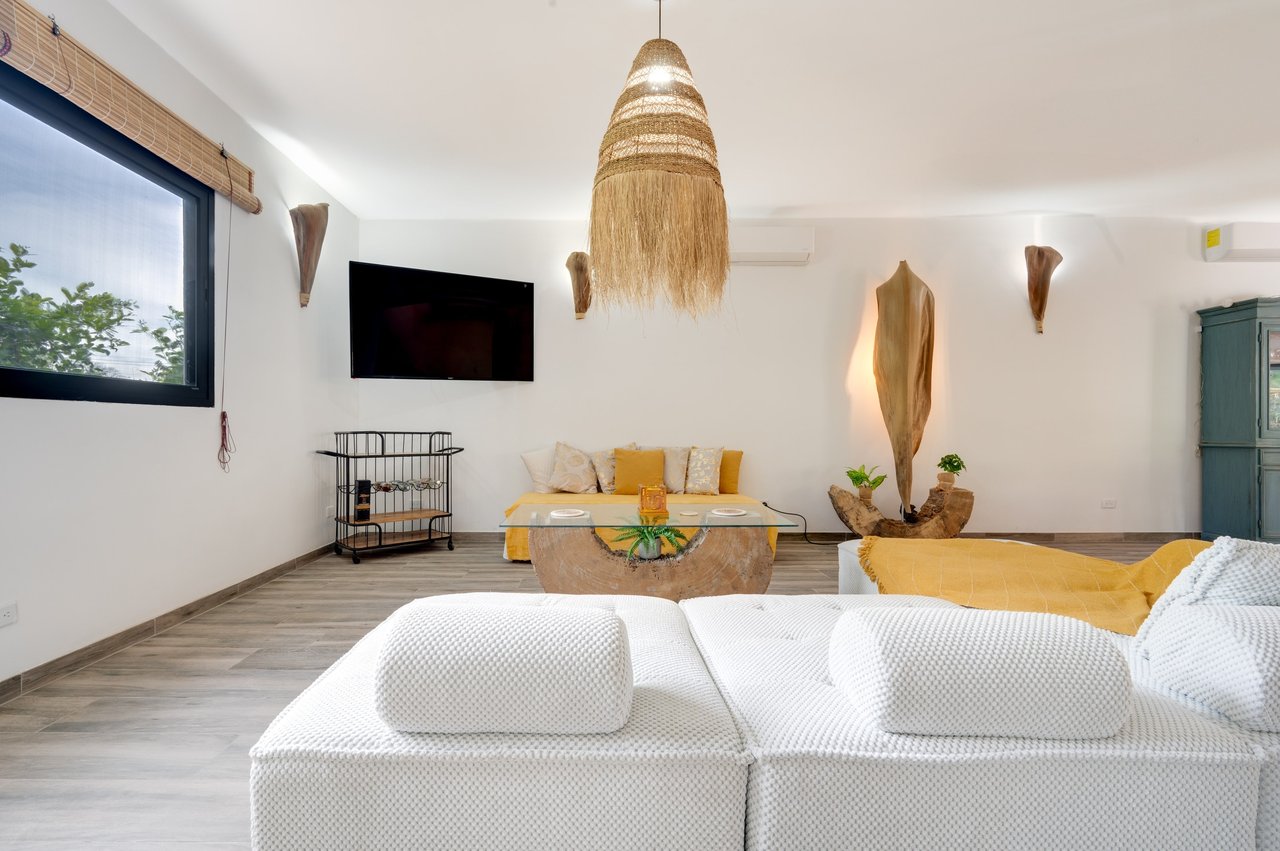 V-Jungla Cecile Refundores | Spacious Modern Villa with Pool, Guest House & Tropical Garden Near Tamarindo Beach