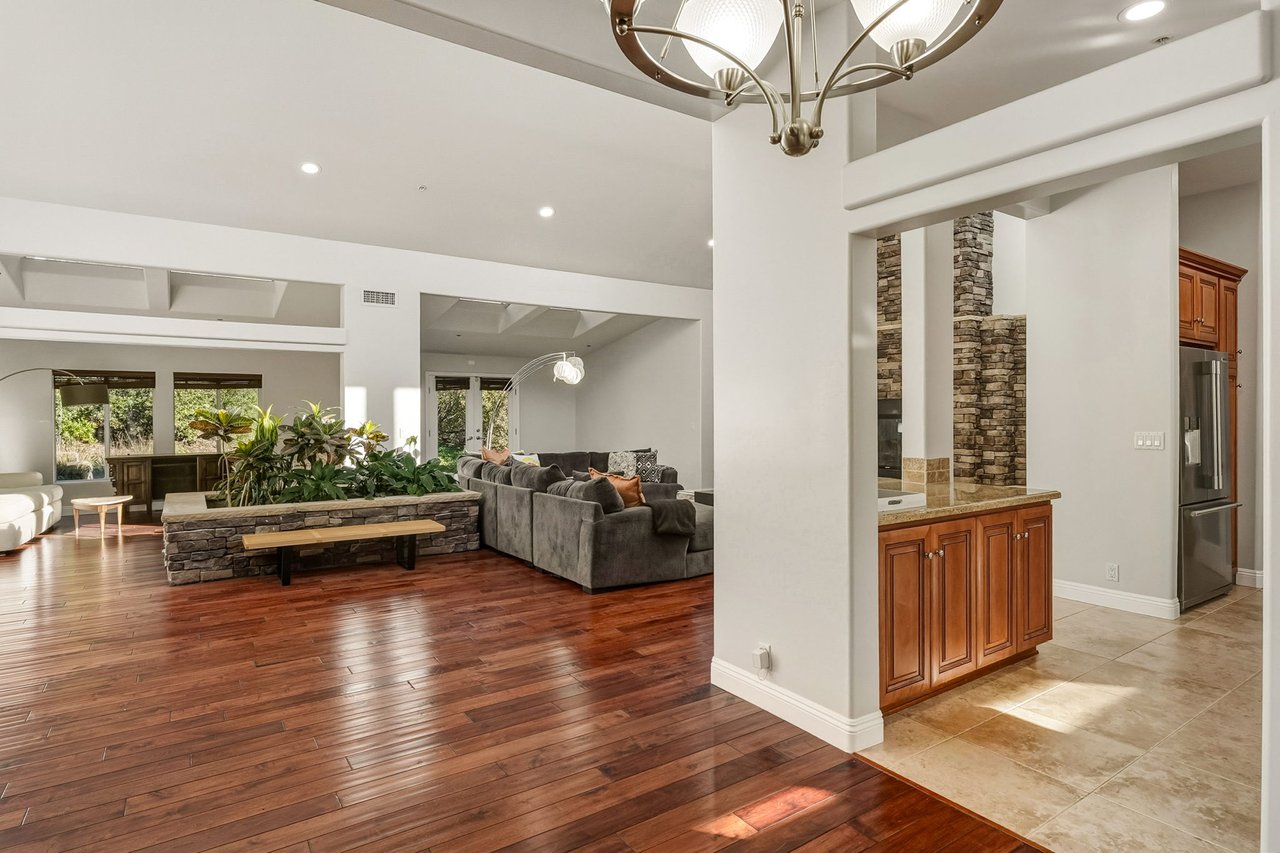 3701 Kanan Rd, Agoura Hills