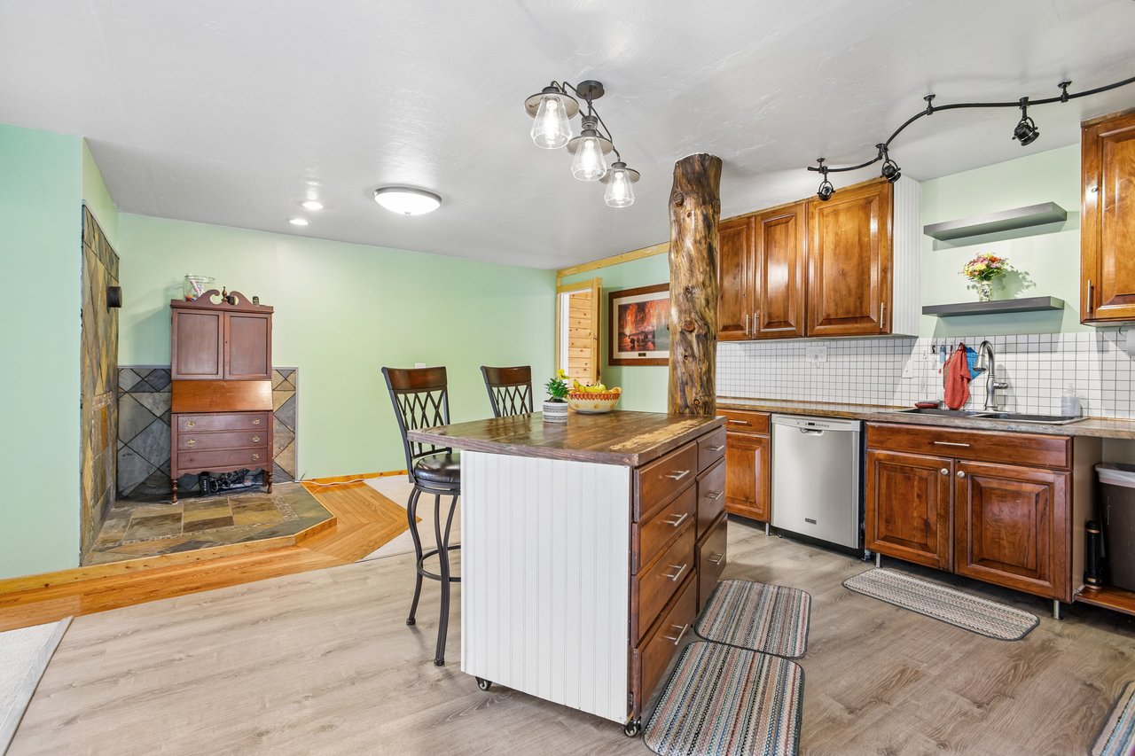 1538 Country Cir