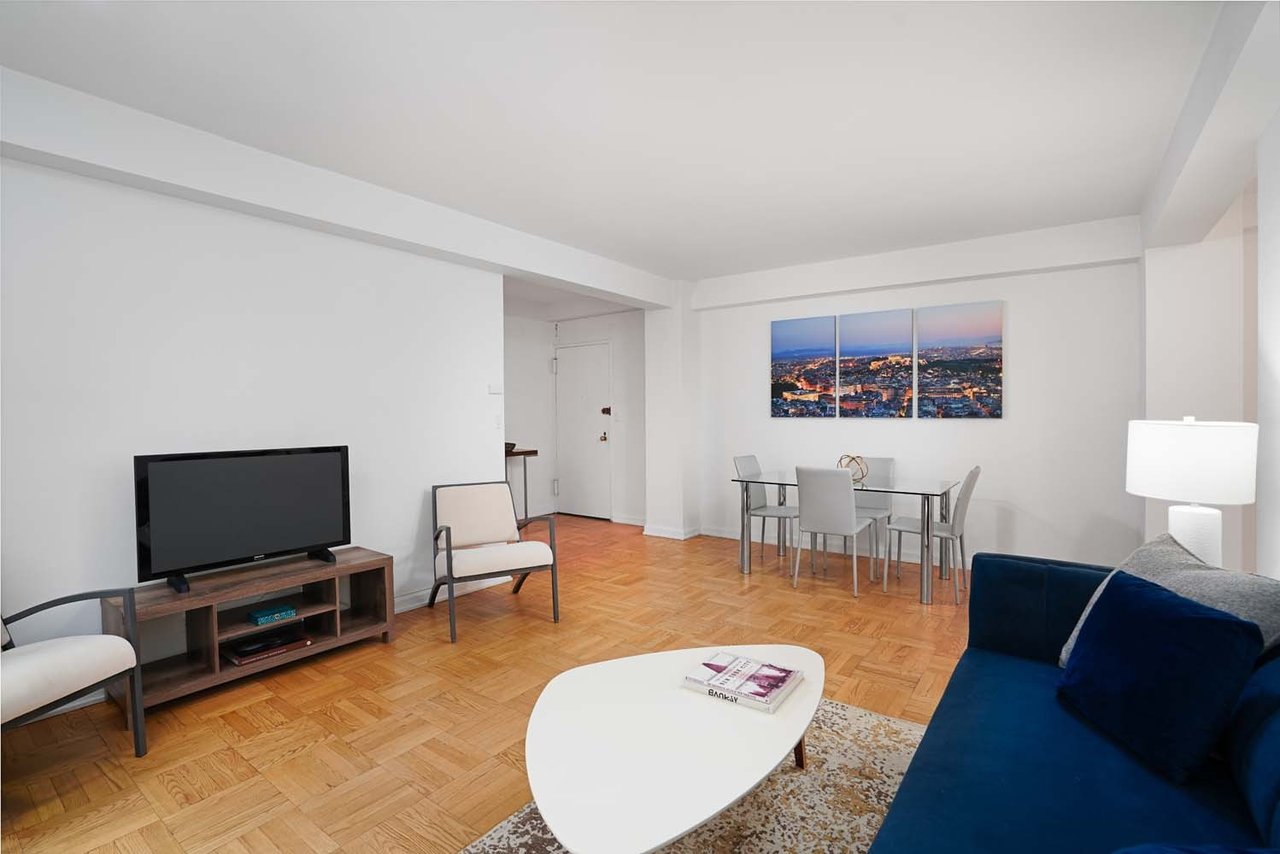  45 East End Avenue, #5J