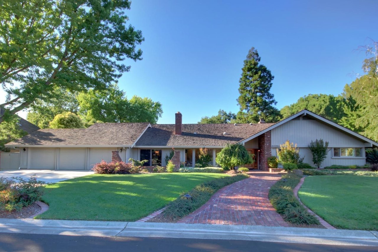 44264 Greenview Dr