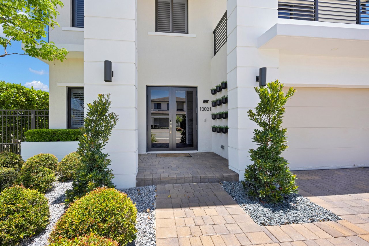 Modern Luxury Living Near Pinecrest