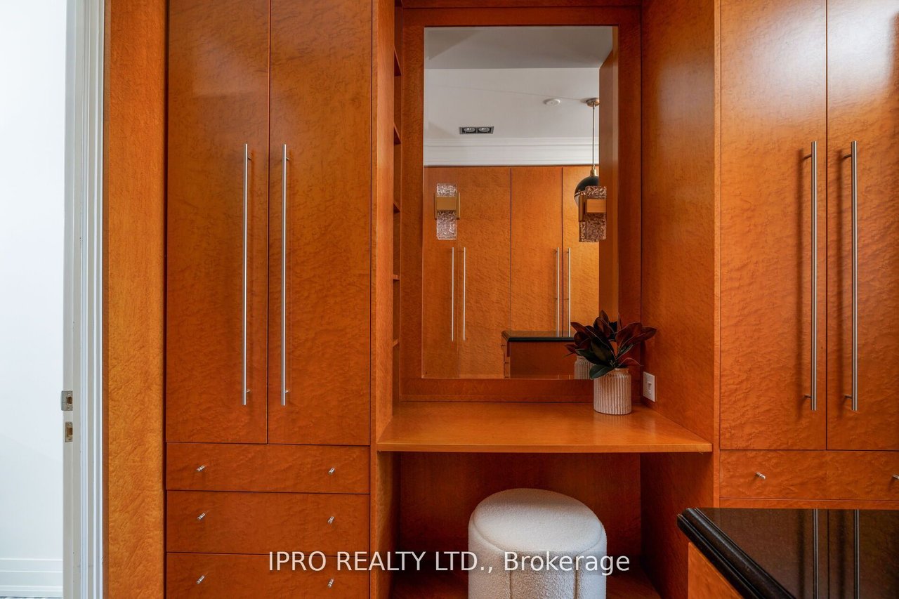 BOUTIQUE LIVING 