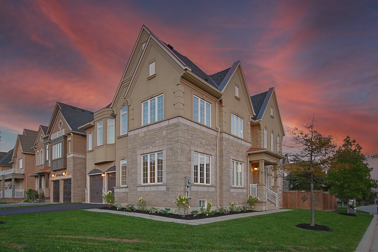 2163 Vineland Crescent, Oakville