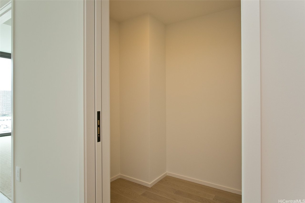 333 Ward Avenue #1607