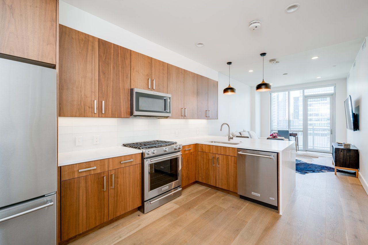 222 West Ave. #1807