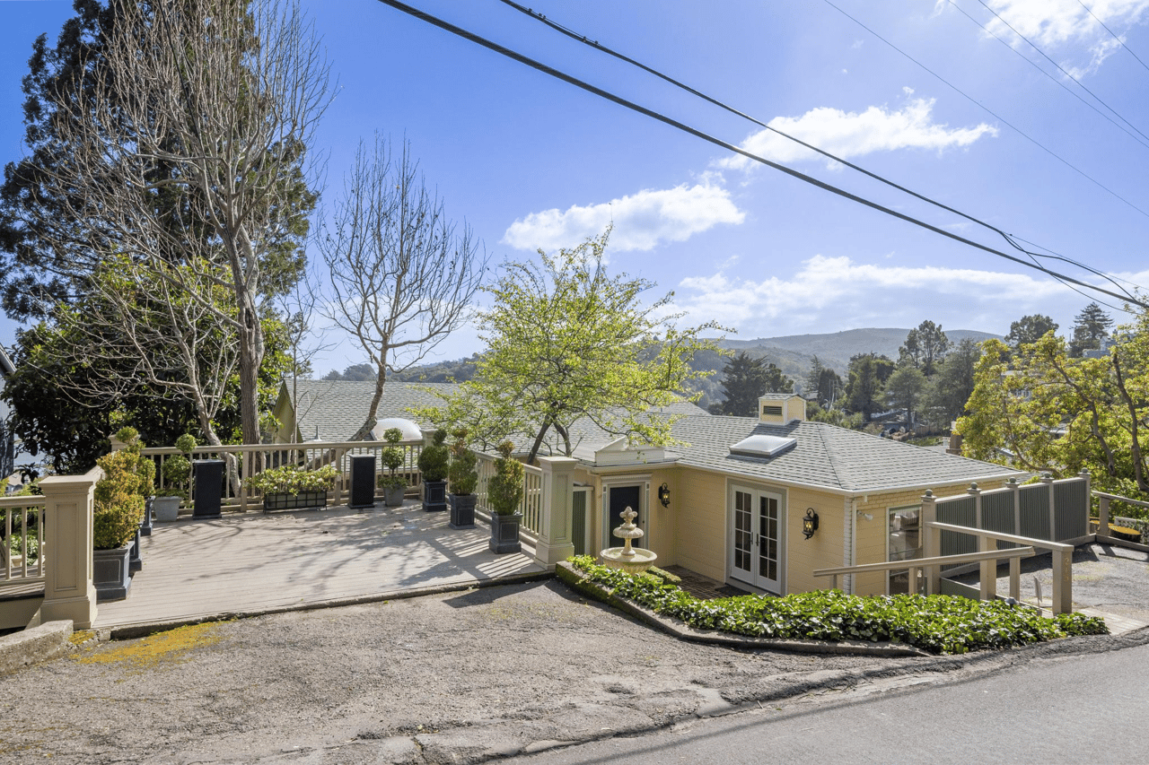 215 Julia Ave
