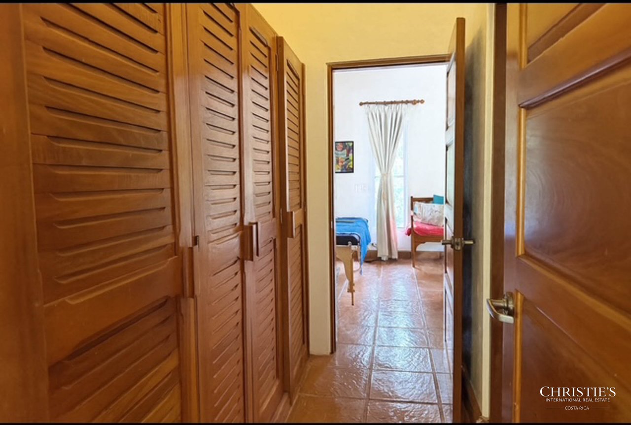 Tambor Cottage on the Pond