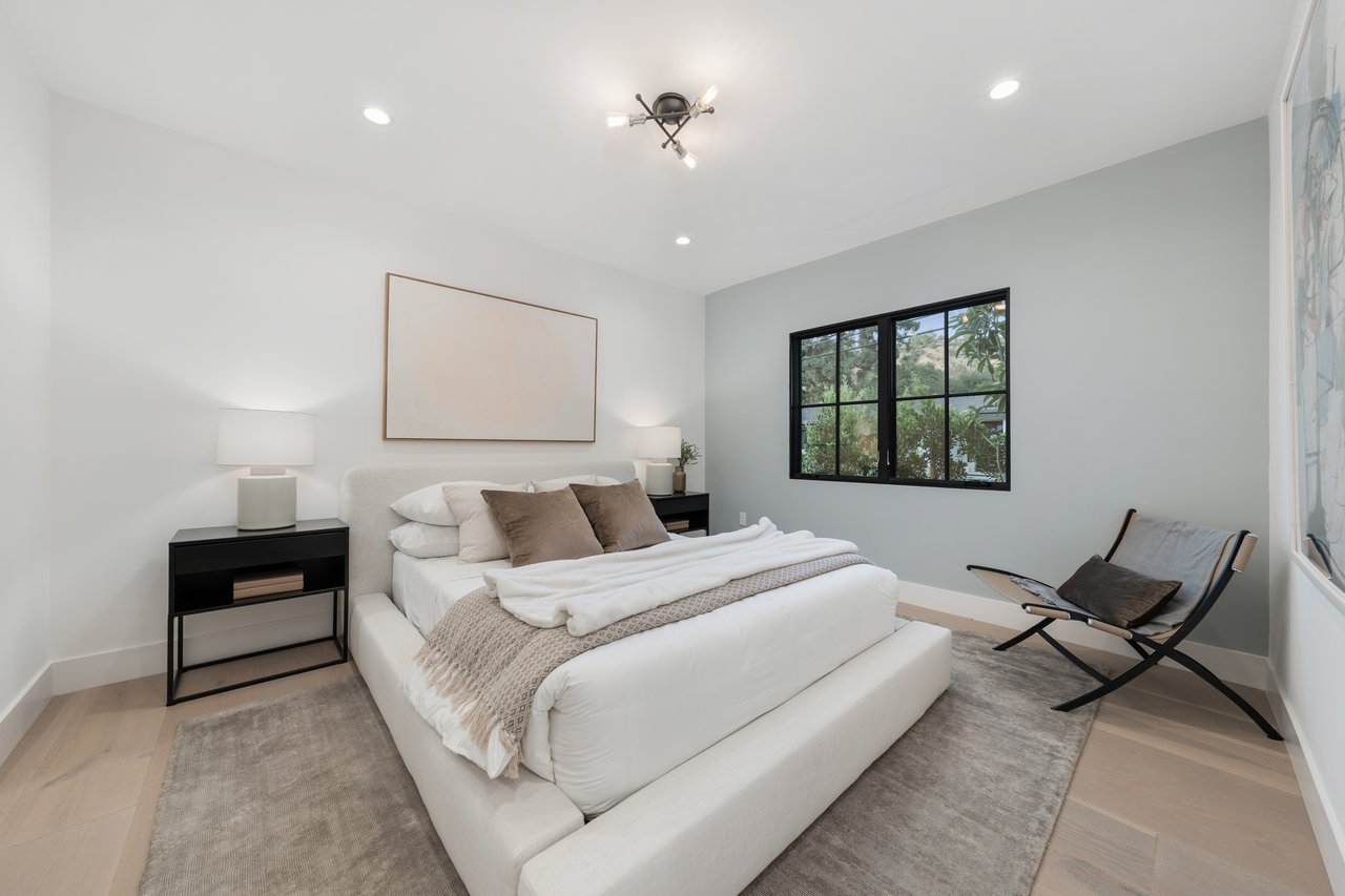 3721 Woodcliff Avenue, Sherman Oaks