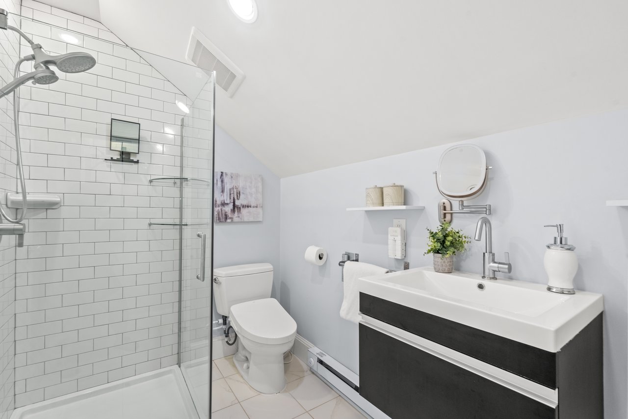 21 W Oak Street
