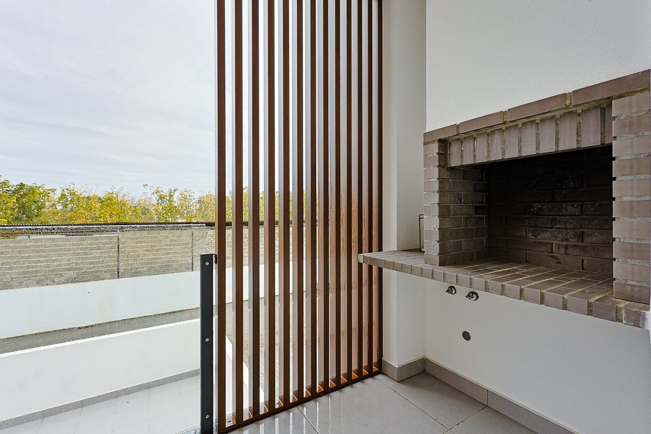 Modern 2-Bed, 2-Bath Apartment in Central Marinha Grande – Near Nazaré