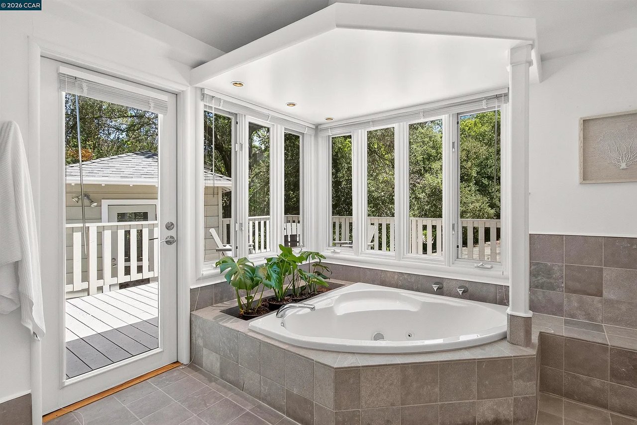 1 Greenwood Ct