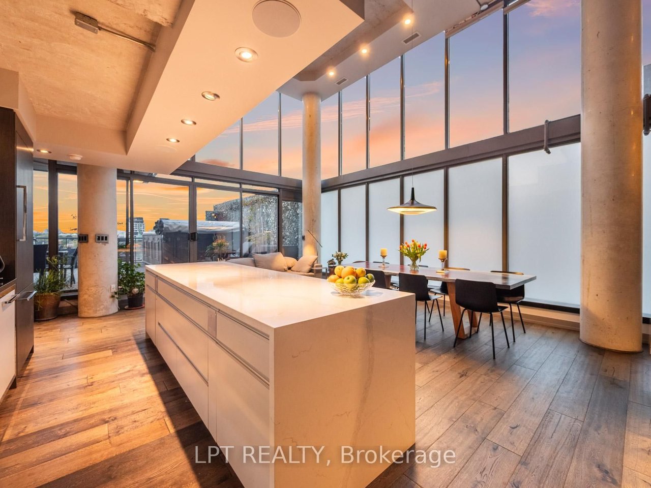 PENTHOUSE LUXURY IN KING WEST