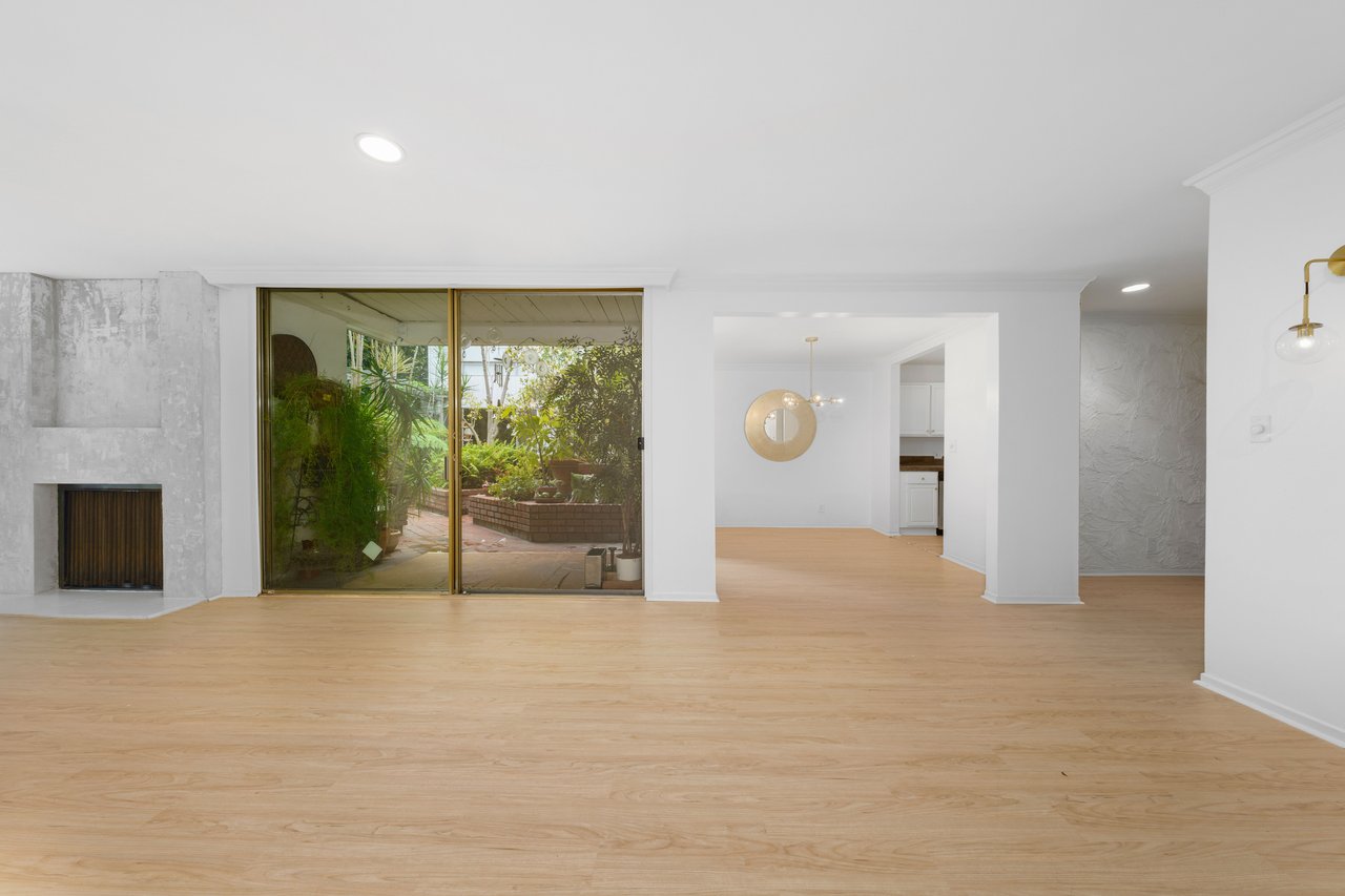 406 N Oakhurst Dr #105, Beverly Hills