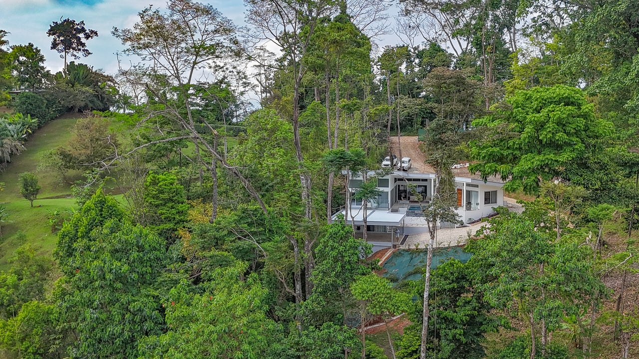 An Exclusive, Sunny Ridge-Top 4-Bed Designer House With Unforgettable Mountain & Jungle Views
