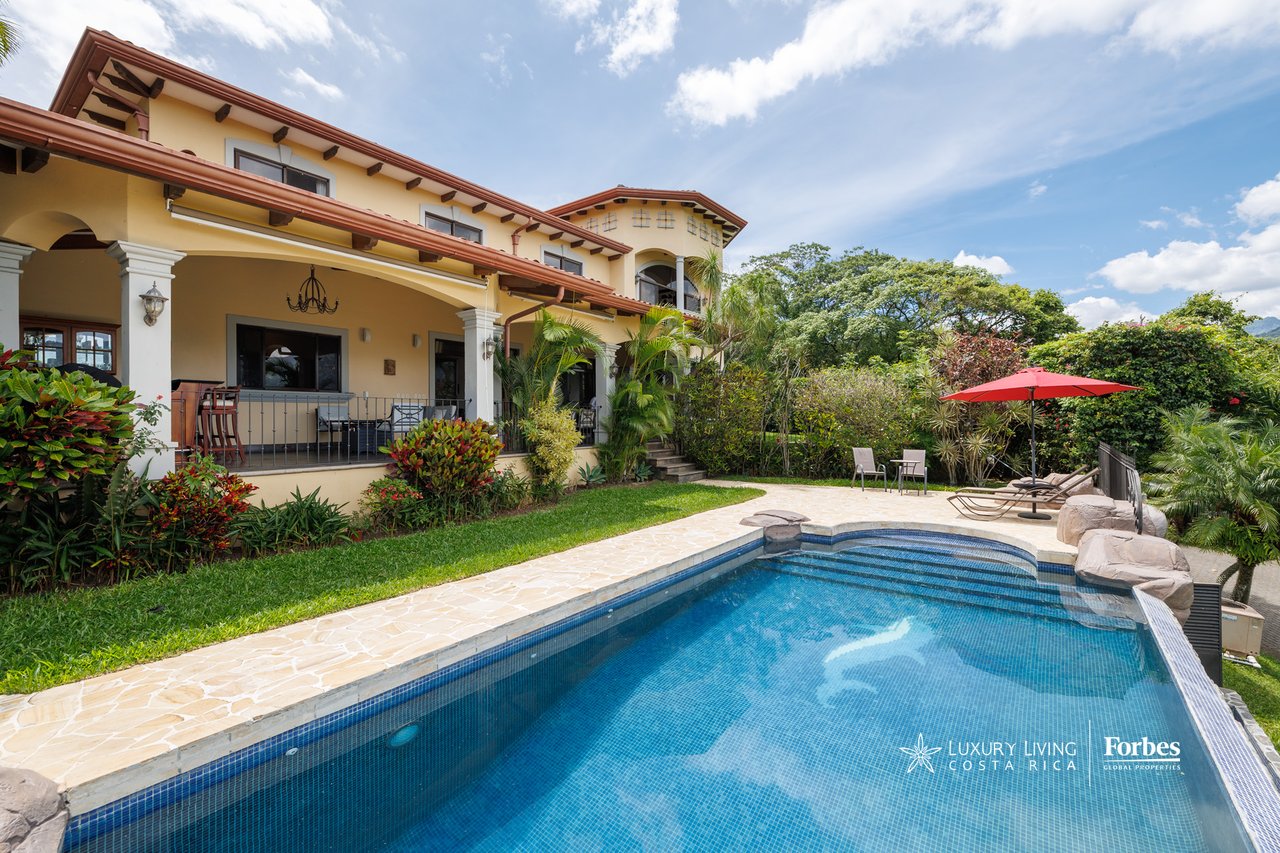 21471 - Luxury colonial house with 4 bedrooms, office, terrace and pool