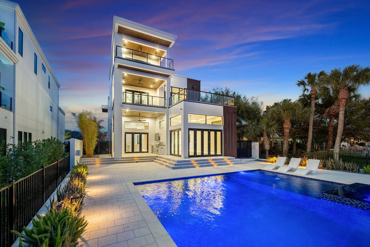 1194 N Peninsula Ave New Smyrna Beach, FL 32169
