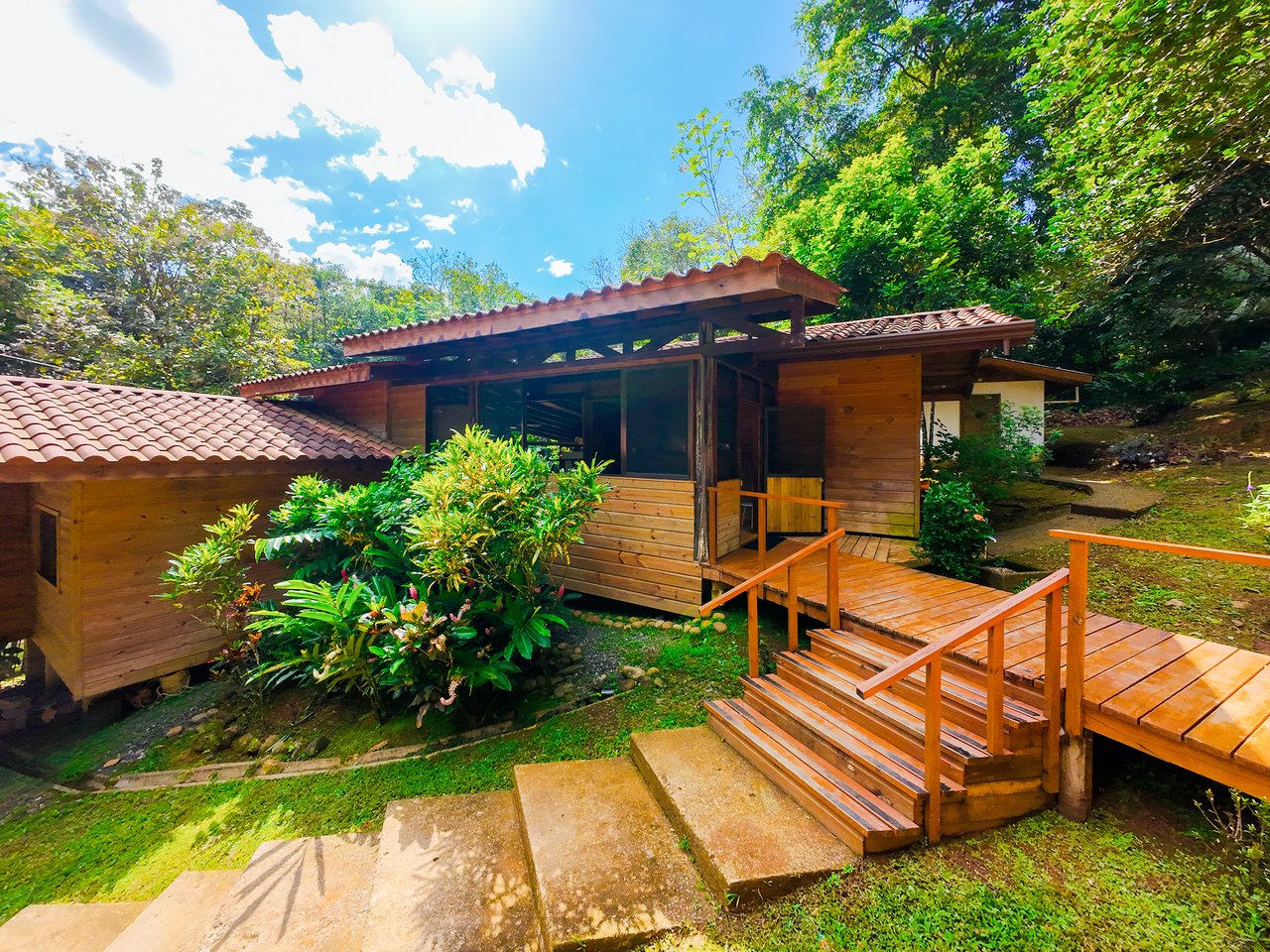 Serene Jungle Home + Guest Cabin on 3 Acres and River