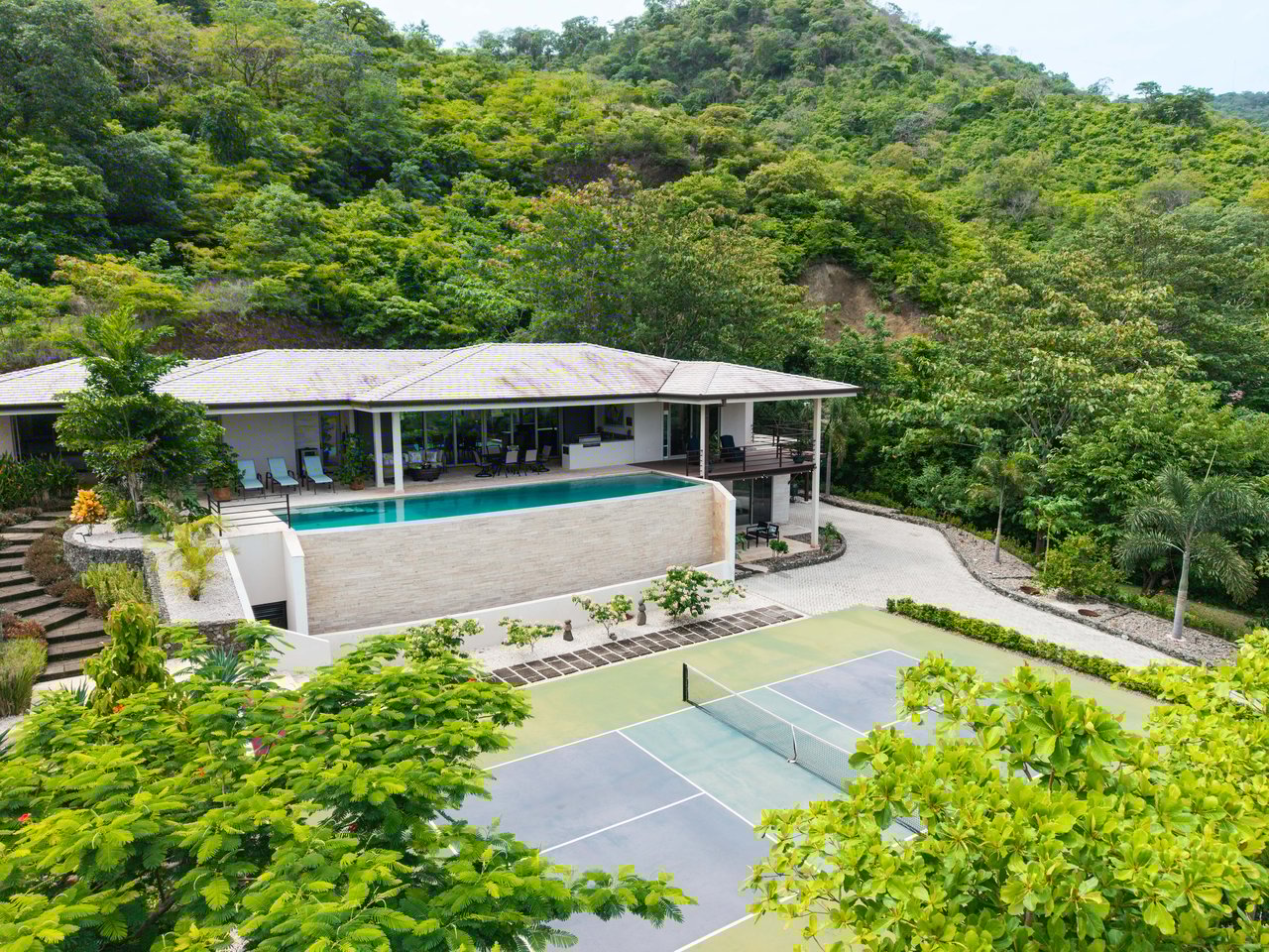 Casa Pickle on the Hill | Spacious Private Estate with Pickleball Court, Mature Gardens & Independent Guest Apartment