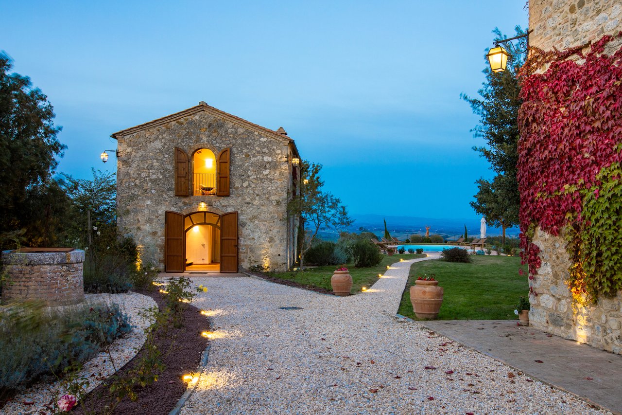 Country Luxury Home For Rent in Valdorcia