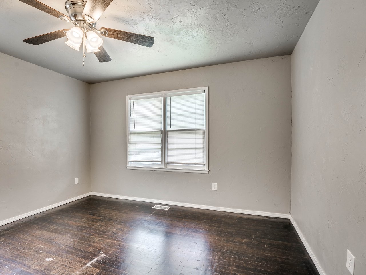 1313 Laverne