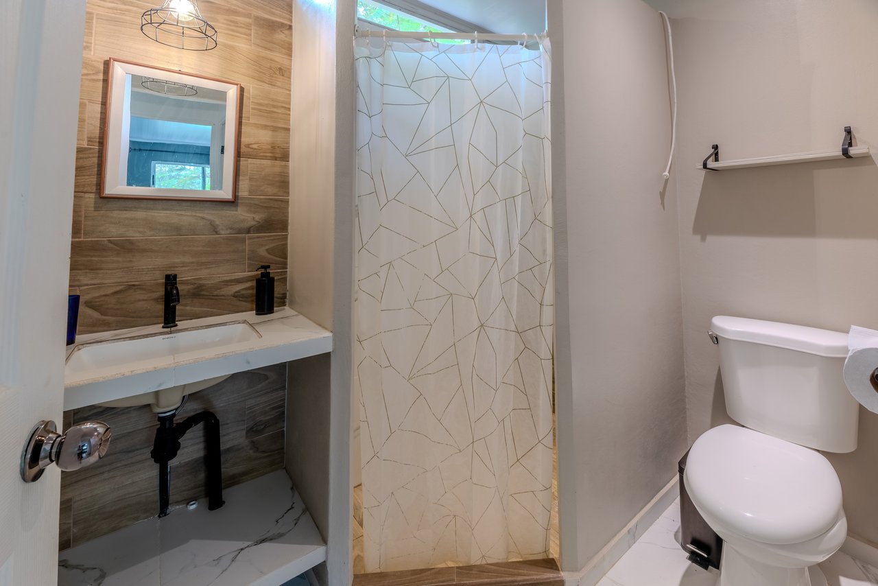 Multi-Family Compound, 4 Fully Furnished Units | 15 Minutes to the Beach