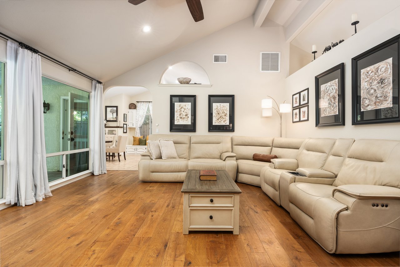 841 E Country View Circle