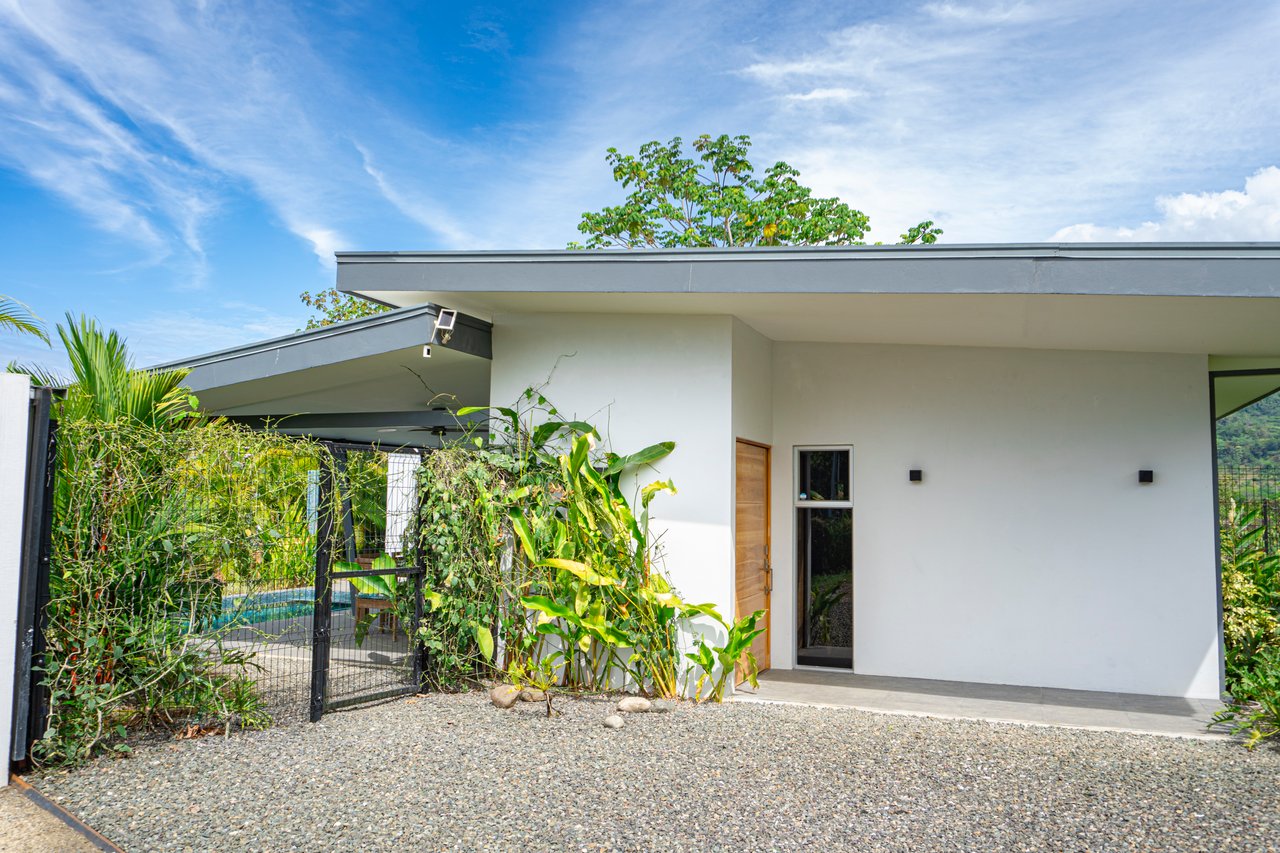 Cozy Turnkey 3-Bedroom Home with Pool in Uvita