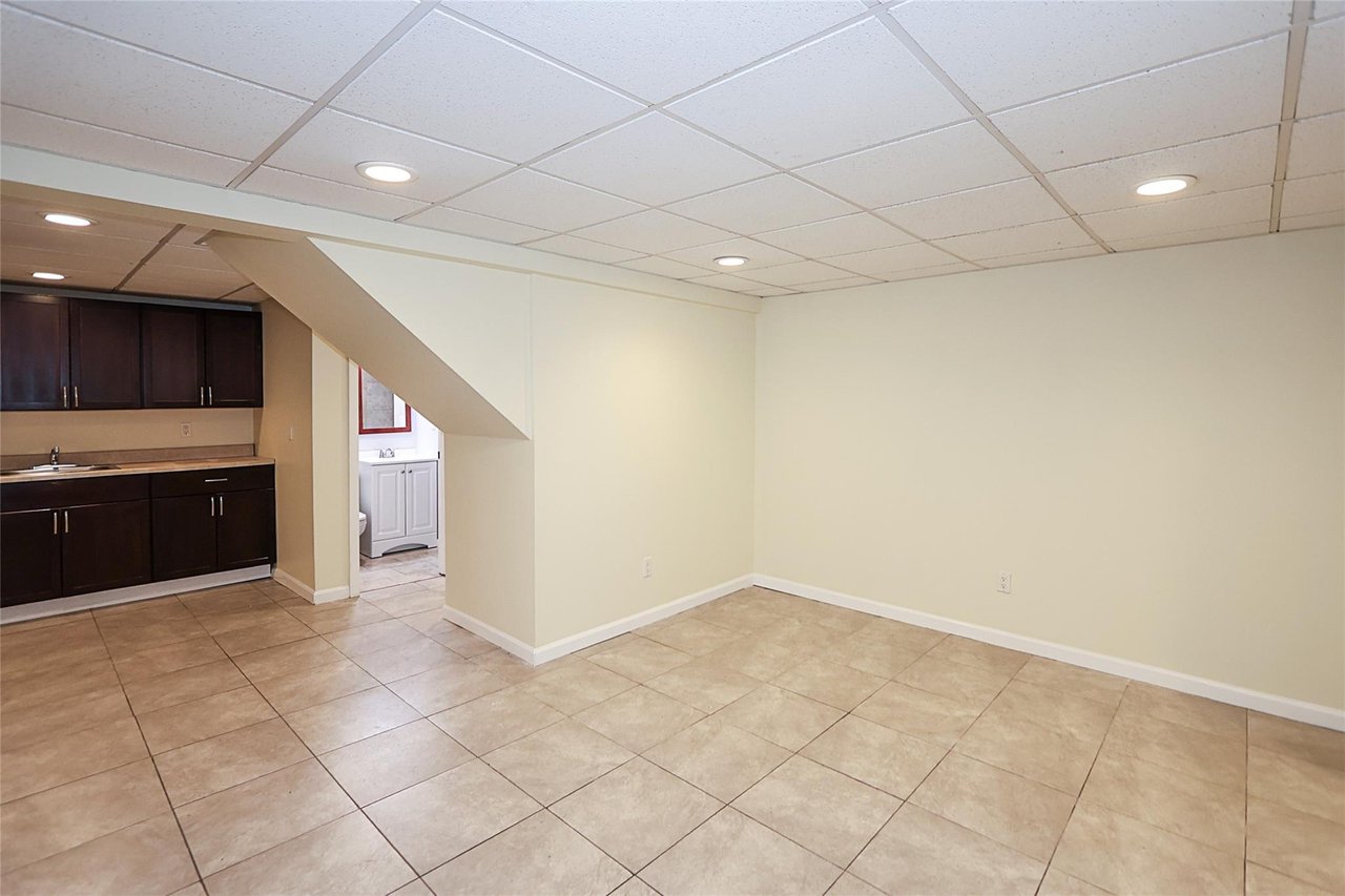 21 Peconic Rd