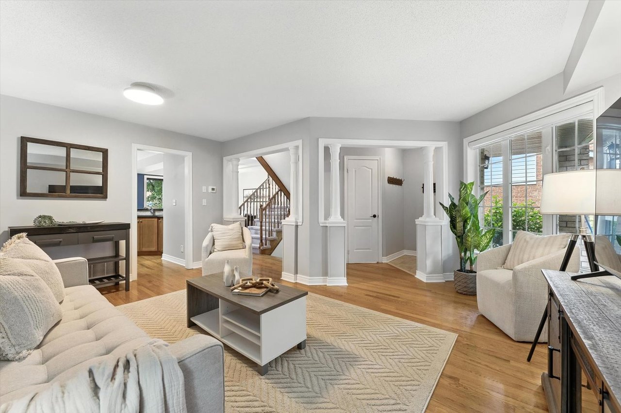 151 Mowat Cres