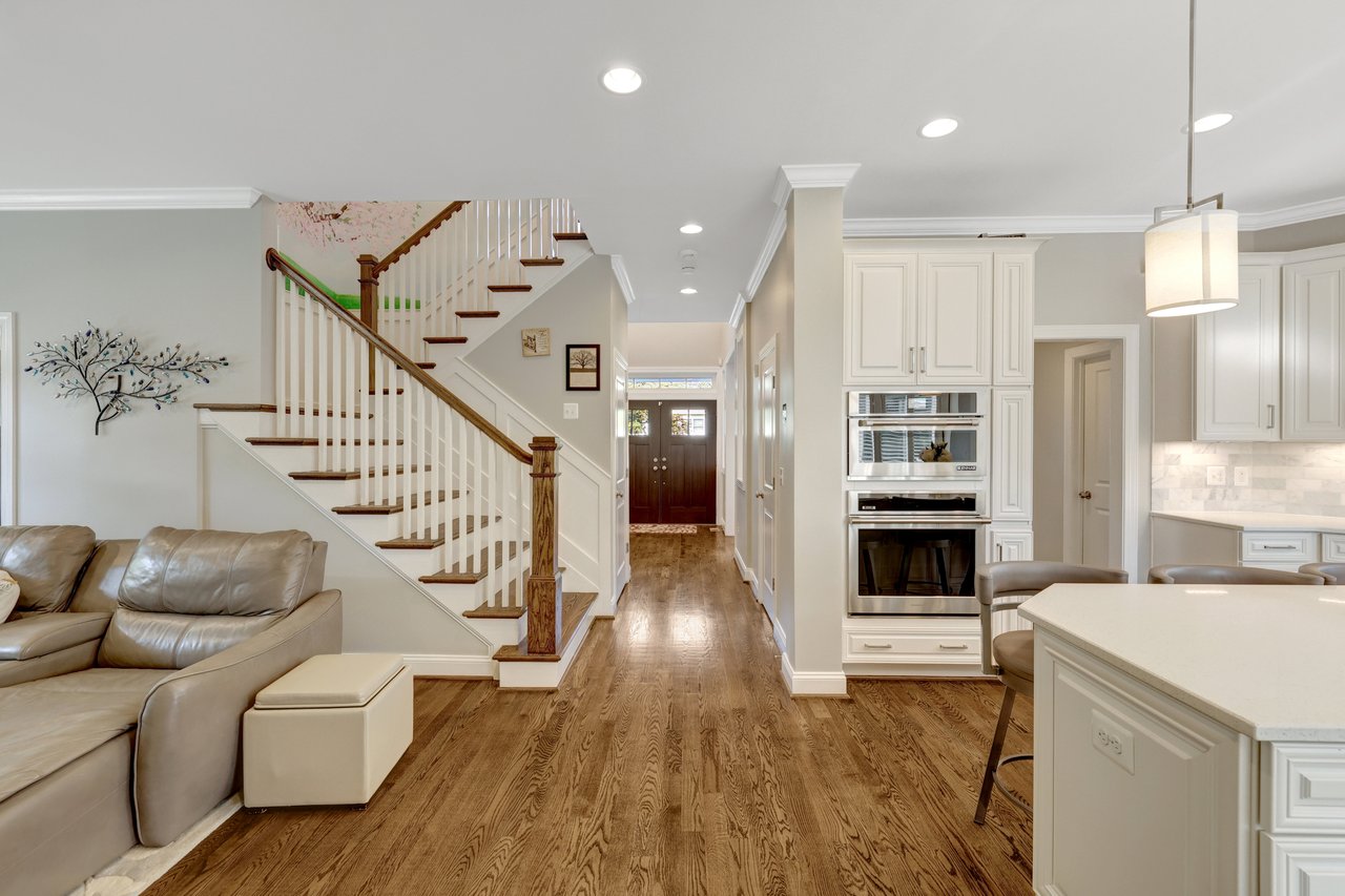 300 Jade Ct NW