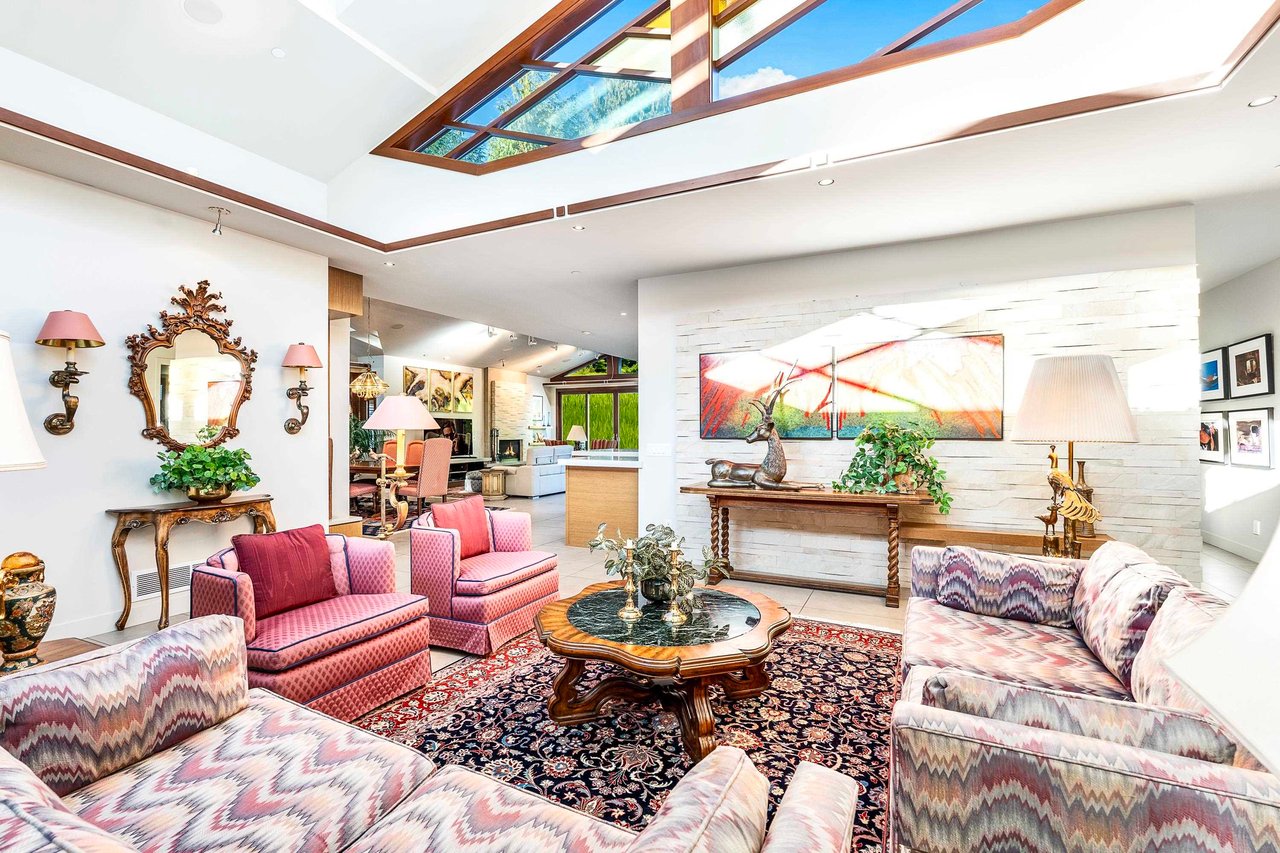 389 MOYNE DR