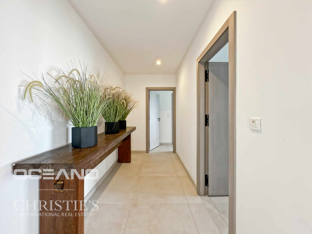 Cliffside Villa - Mont Rouge