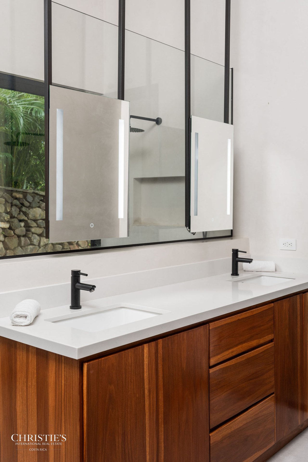 Casa Lola – Contemporary Beachside Oasis in Playa Grande