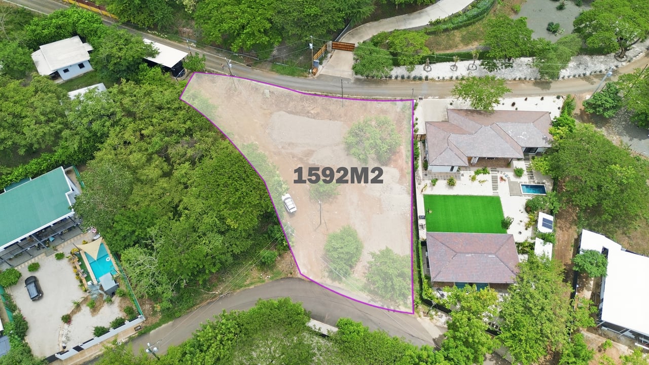 1,592 m2 Lot with Water - Ready to Build! - Playa Grande 