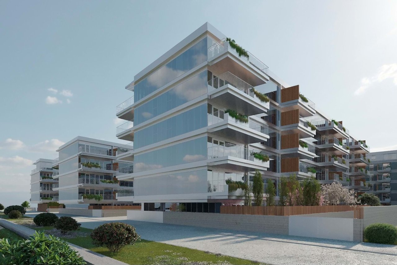 Bright 1-Bedroom Apartment with Balcony and Parking in Canidelo, Near Porto