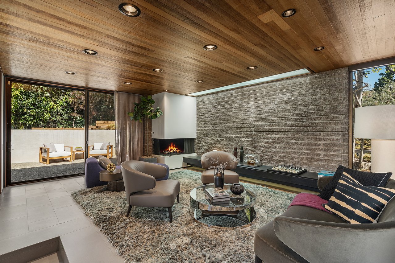  A Beverly Hills Architectural Masterpiece – Where Modern Luxury Meets Timeless Elegance